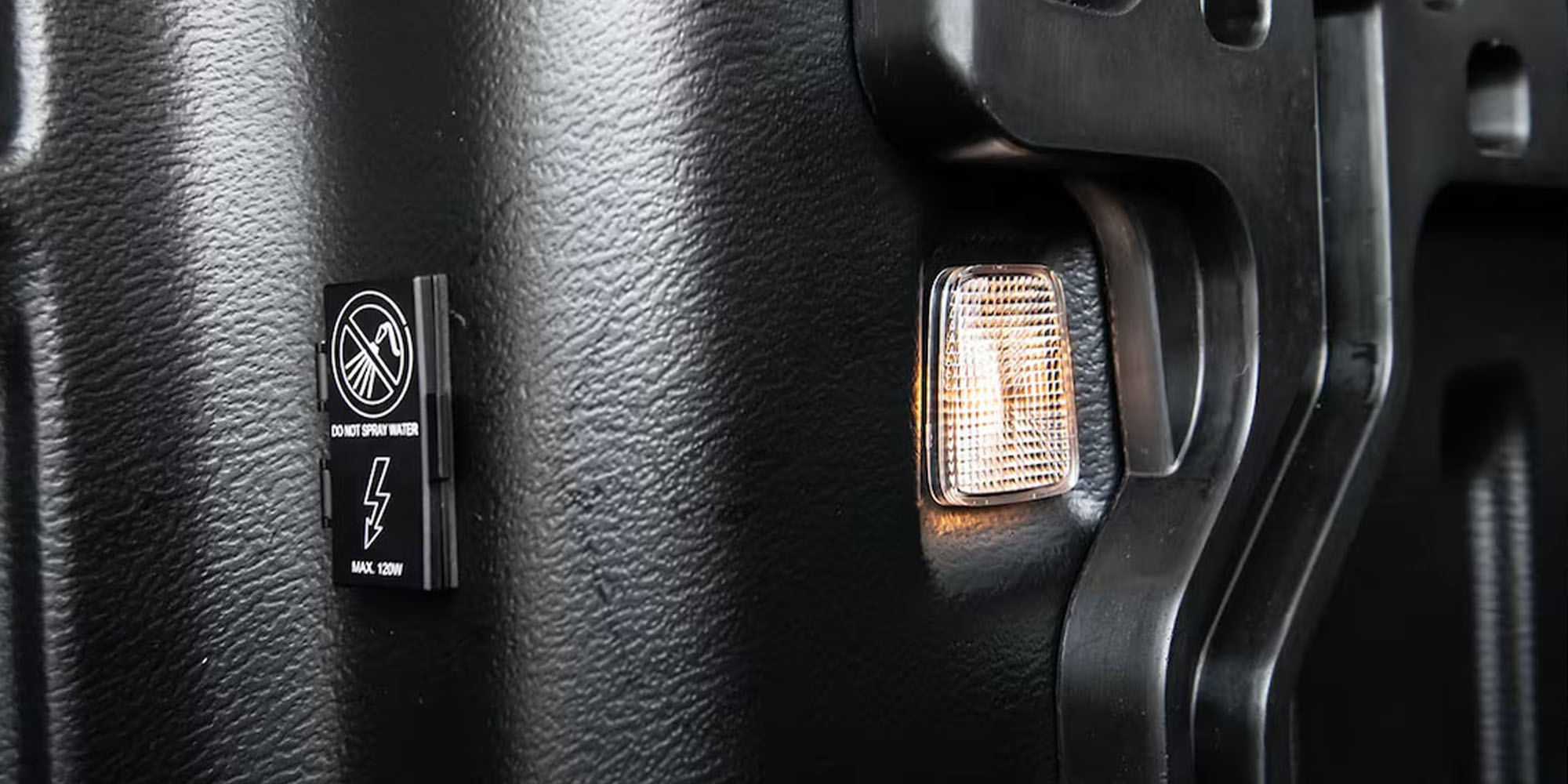 iluminacion doble cara Chevrolet Montana
